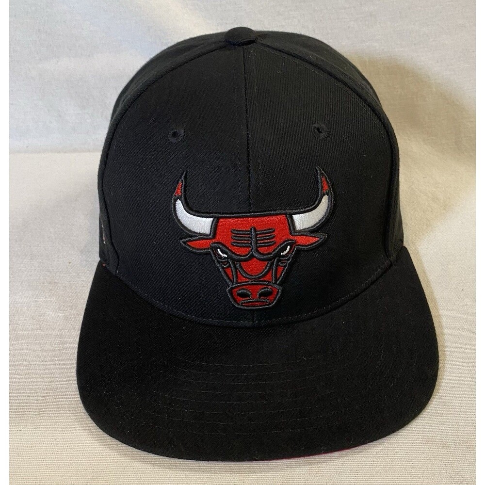 Chicago Bulls Mitchell & Ness NBA Snapback Hat Cap Black Red Logo  On Side